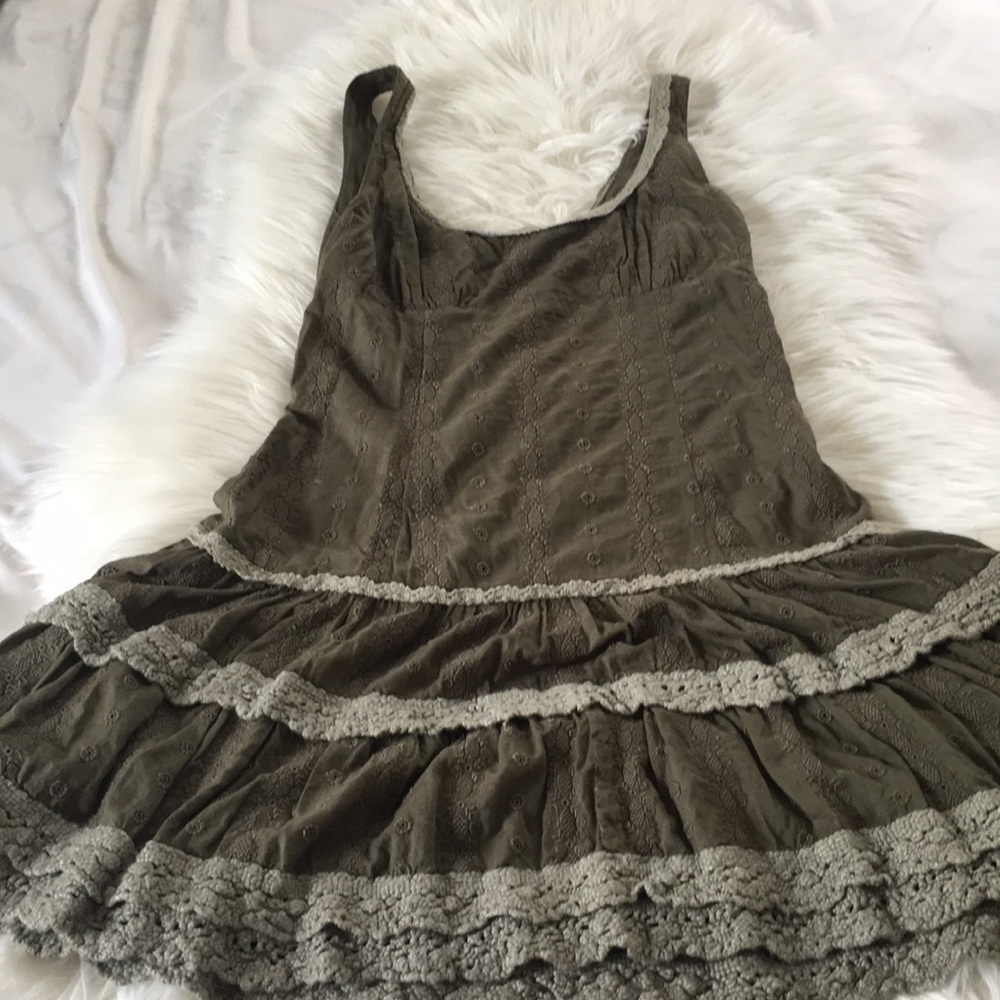 Free People green drop waist w/crochet detail